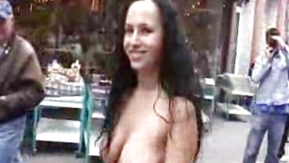 Plavuša koja uživa u porno filmovi xxx analnom zabavljanju širi svoje dupe