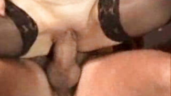 Plavokosu učiteljicu u čarapama njezini studenti dvostruko sex porno filmovi penetriraju